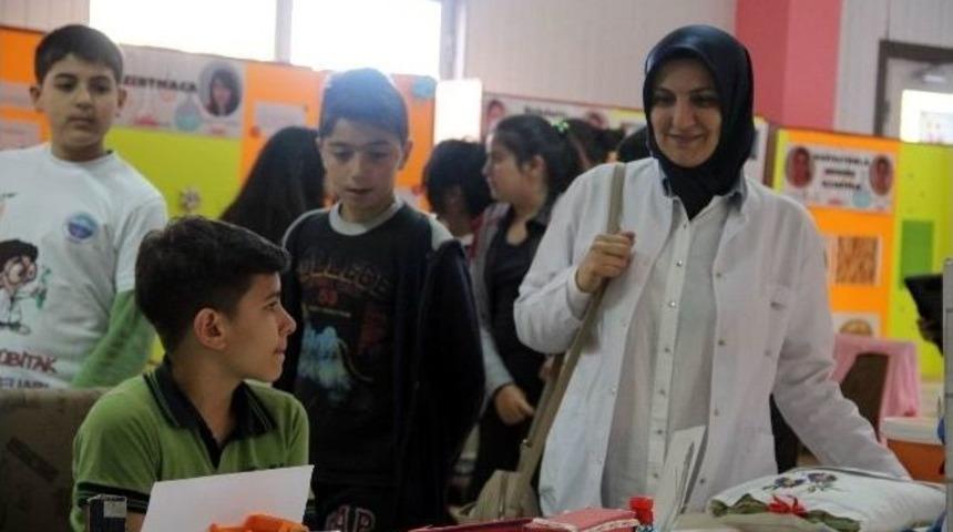 Refika K&uuml;&ccedil;&uuml;k&ccedil;alık Ortaokulu Bilim Fuarı Ziyaret&ccedil;ilerini Bekliyor