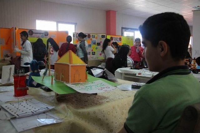 Refika Küçükçalık Ortaokulu Bilim Fuarı Ziyaretçilerini Bekliyor 1