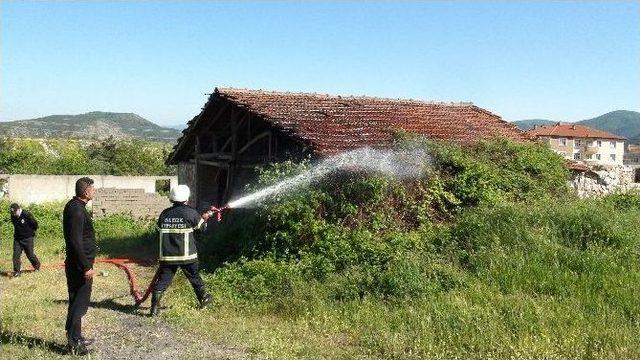 Metruk Evde Çıkan Yangın Paniğe Sebep Oldu