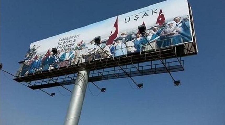 Uşak&rsquo;ın Giriş Ve &Ccedil;ıkışlarına Dev Totemler Yapıldı