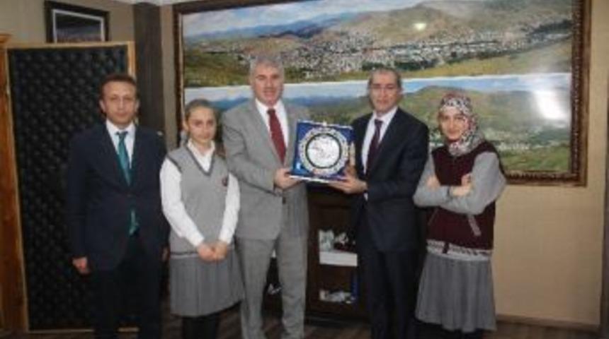 Anadolu Lisesi&rsquo;nden Belediye Başkanı Memiş&rsquo;e Ş&uuml;kran Plaketi