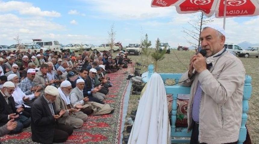 Beyşehirli &Ccedil;ift&ccedil;iler Ş&uuml;k&uuml;r Duasına &Ccedil;ıktı