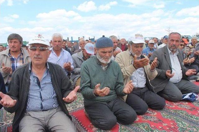 Beyşehirli Çiftçiler Şükür Duasına Çıktı