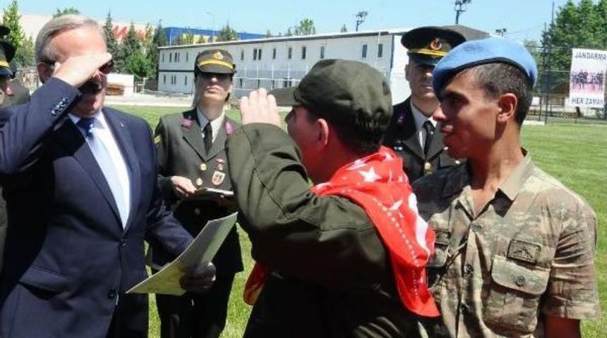 58 Yıl Sonra 1 G&uuml;n Askerlik Yapıp Terhis Oldu