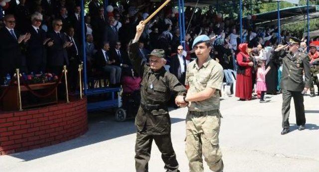 58 Yıl Sonra 1 Gün Askerlik Yapıp Terhis Oldu