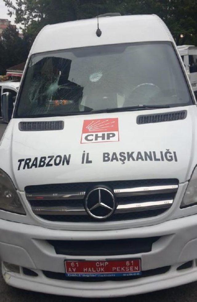 Trabzon da Chp Aracını Taşlayıp Camını Kırdılar, Karakol &Ouml;n&uuml;nde Lastiğini Kestiler 3