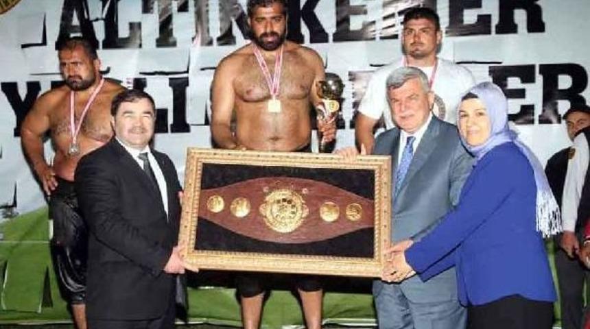 Sekapark'ta Başpehlivan &Uuml;nal Karaman Oldu