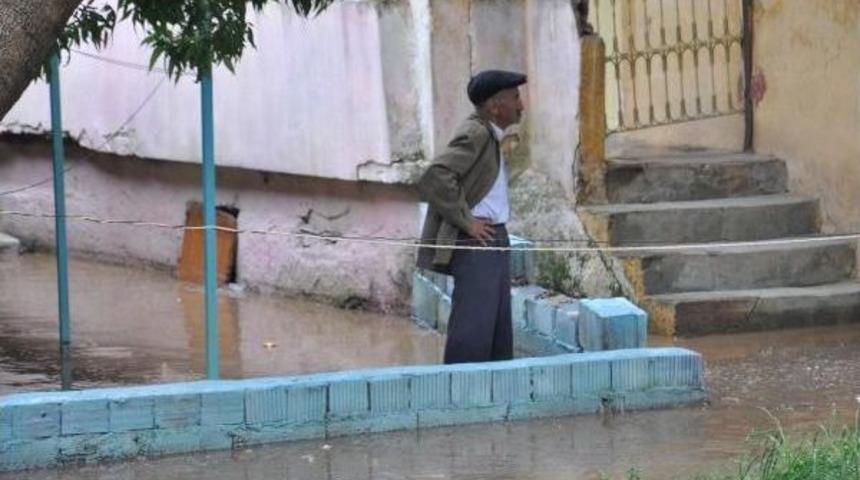 İslahiye'de Sağanak Yağmur Etkili Oldu