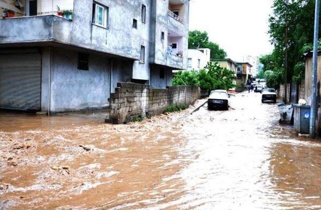 İslahiye'de Sağanak Yağmur Etkili Oldu