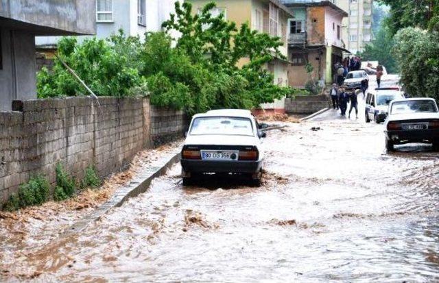 İslahiye'de Sağanak Yağmur Etkili Oldu