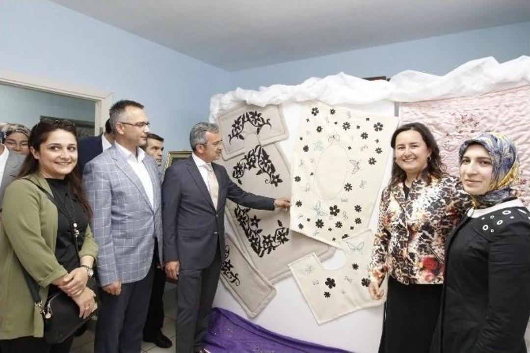 Gesmek&rsquo;te Yılsonu Sergisi