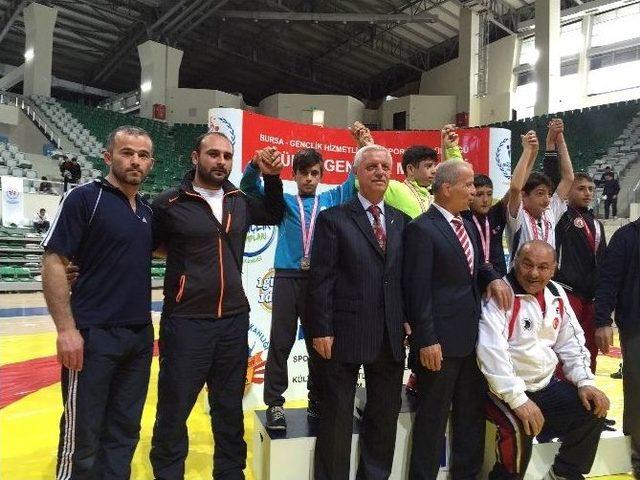 Sapancalı Sporcular Türkiye Güreş Şampiyonası’nda Başarılı Oldu 1