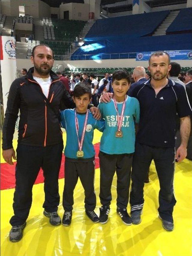 Sapancalı Sporcular Türkiye Güreş Şampiyonası’nda Başarılı Oldu 3