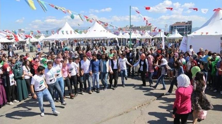 K&uuml;lt&uuml;rlerin Buluşmasından Renkli G&ouml;r&uuml;nt&uuml;ler