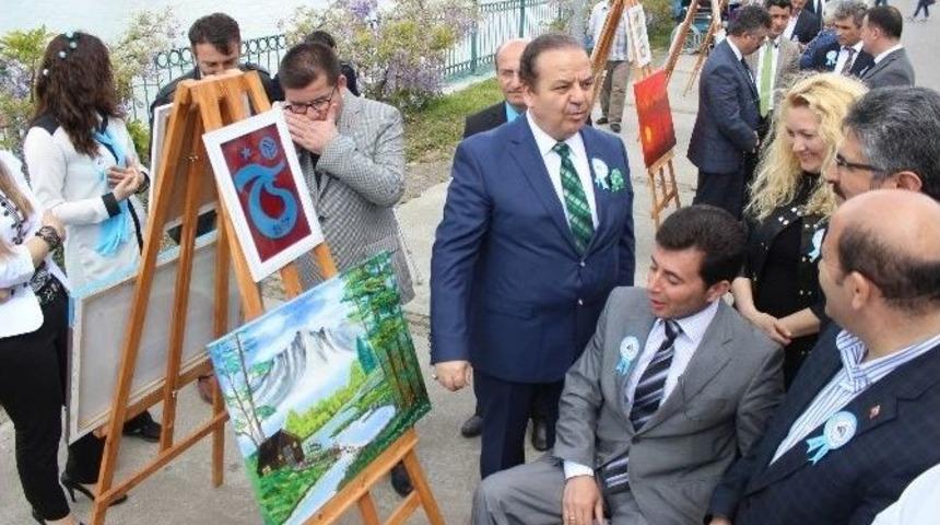 Engelliler Derneğinden Resim Sergisi