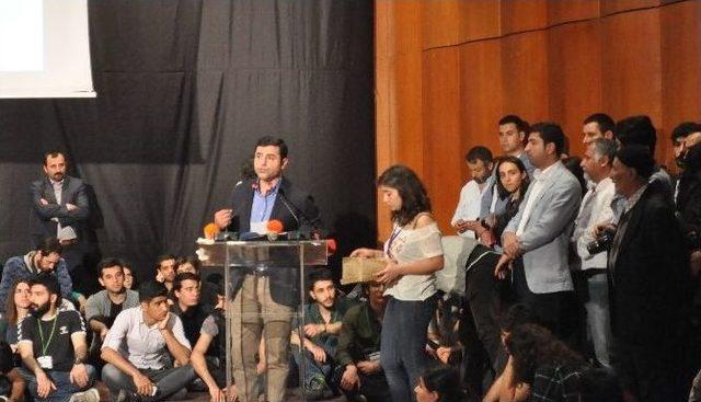 Selahattin Demirtaş: “hdp Meclise Girse De, Girmese De Barışı Savunacak”