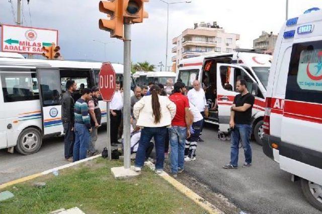 Servis Ve Yolcu Minibüsü Çarpıştı: 4 Yaralı