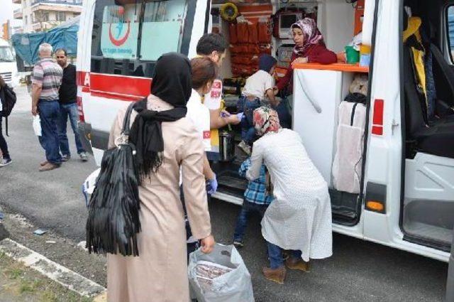 Servis Ve Yolcu Minibüsü Çarpıştı: 4 Yaralı