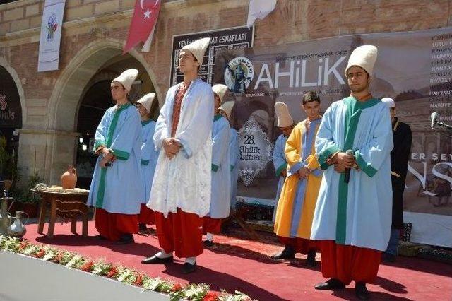 Manisa’da ’yılın Ahisi’ Engelli Tamirci Seçildi