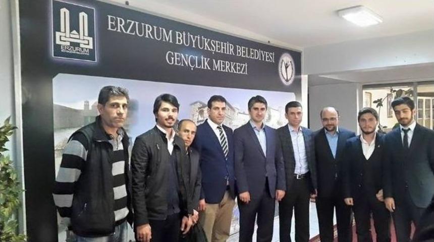 Tarıkdaroğlu, Gen&ccedil;lerle Biraraya Geldi