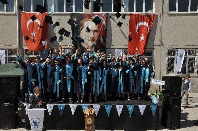 Eskişehir Sabiha Gökçen Mesleki Ve Teknik Anadolu Lisesi’nde Mezuniyet Coşkusu