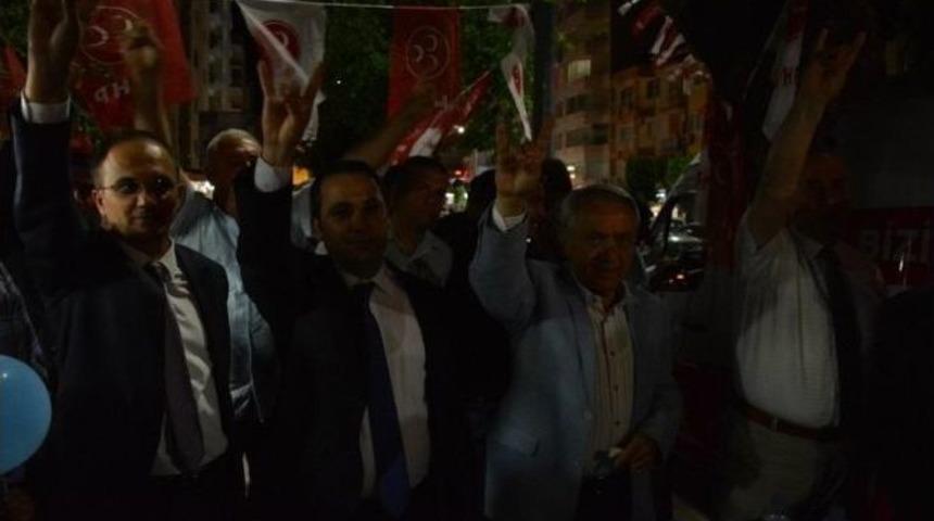 Merkez Efendi Mhp&rsquo;yi Bağrına Bastı