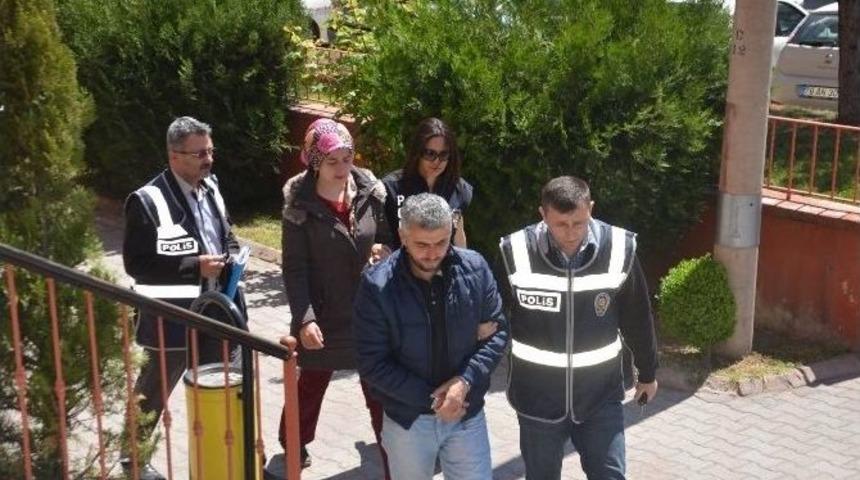 Misafirliğe Gittikleri Arkadaşının Altınlarını &Ccedil;aldı