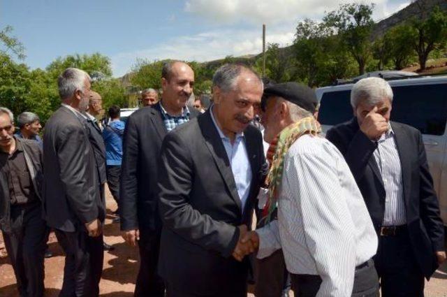 Hdp'nin Müftü Adayı Havaya Ateş Edilerek Karşılandı