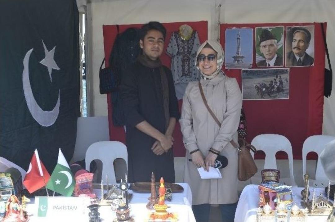 D&uuml;nyanın T&uuml;m Renkleri &Uuml;sk&uuml;dar&rsquo;da