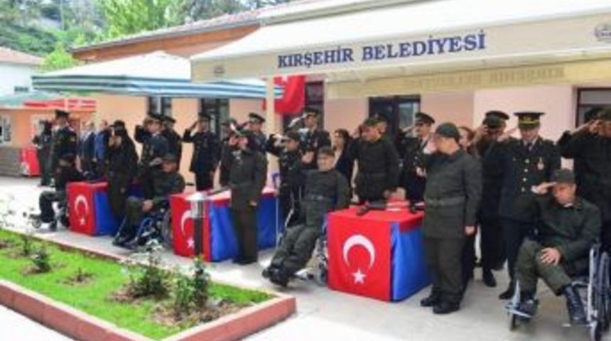 16 Gen&ccedil; Bir G&uuml;nl&uuml;ğ&uuml;ne Asker Oldu