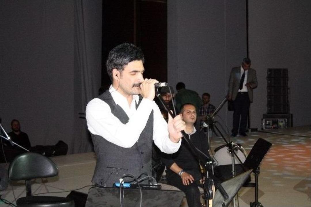 Uğur Işılak&rsquo;tan Ak Partilileri Coşturan Konser