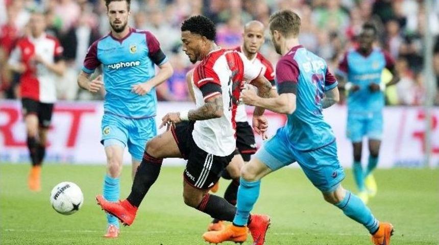 Kazım Kazım Rakibini Yumrukladı