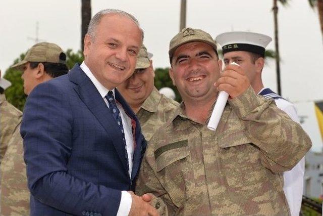 Bir G&uuml;nl&uuml;k Askerlik Yapan Engellilerin B&uuml;y&uuml;k Sevinci 1