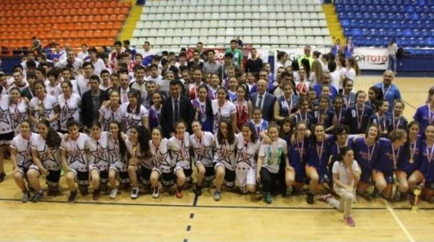 Basketbol Şampiyonlarını Se&ccedil;ti
