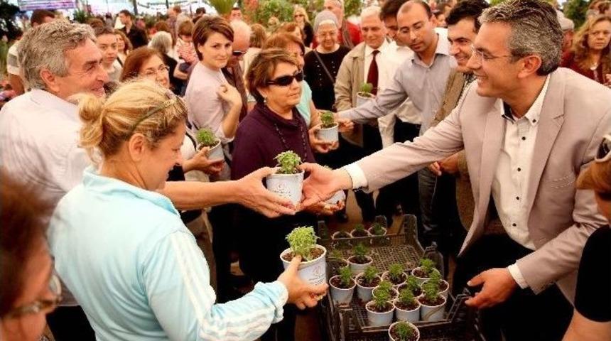 Karşıyaka&rsquo;da &Ccedil;i&ccedil;ek Kokacak Festival