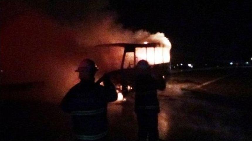 Sıfır Kilometre Minib&uuml;s Alev Alev Yandı