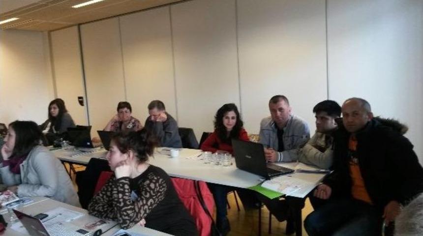 Silopi&rsquo;deki &Ouml;ğretmenler, Paris&rsquo;te Teknoloji Eğitimi Aldı