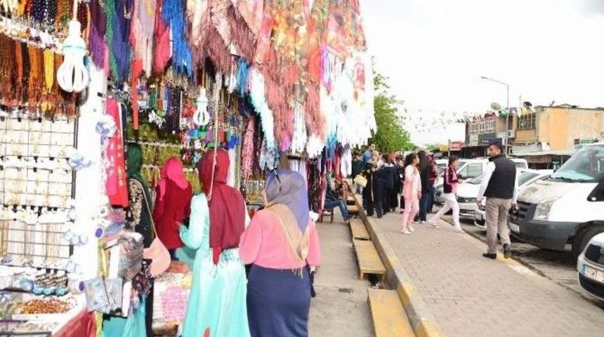 Siirt&rsquo;te G&uuml;nde Bir Ton Hediyelik Şeker Satılıyor