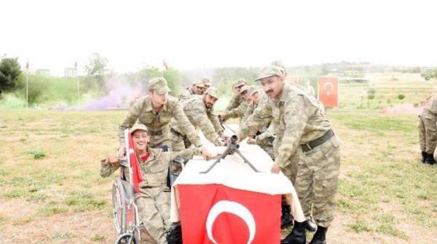 Şanlıurfa'da 30 Engelli Bir G&uuml;nl&uuml;ğ&uuml;ne Asker Oldu