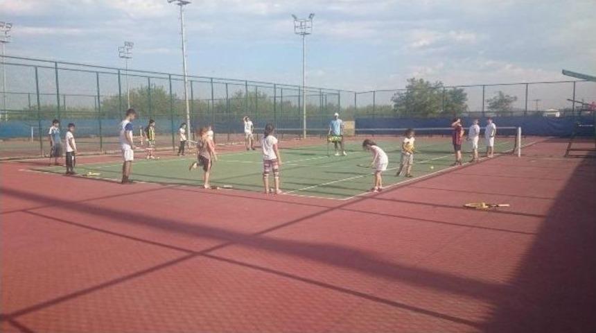 Tenis Turnuvası Başlıyor