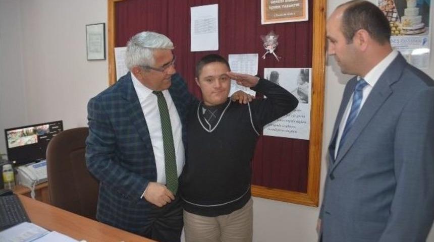 Başkan Kara&ccedil;anta Engelli &Ouml;ğrencileri Ziyaret Etti