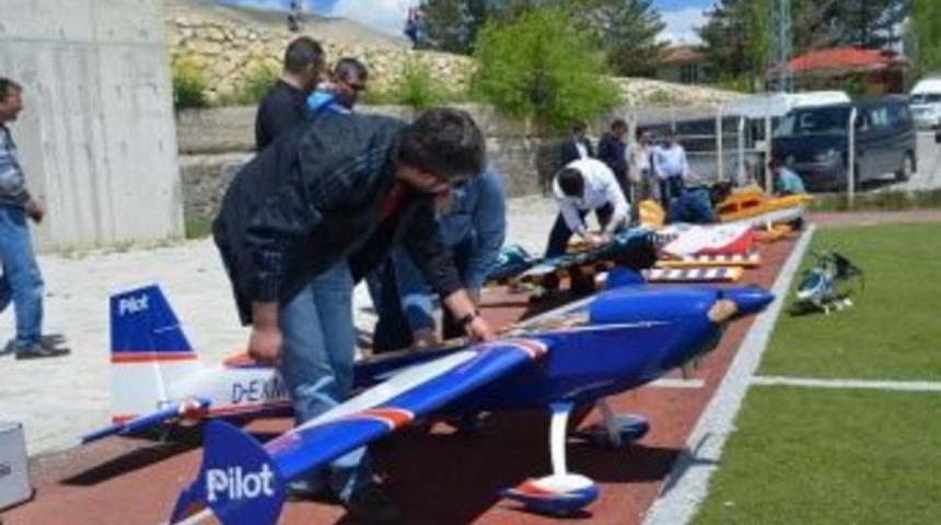 G&uuml;r&uuml;n&rsquo;de &Ccedil;ocuk Şenliği Yapıldı