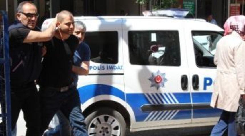 Birlikte Alkol Aldığı Arkadaşını Bağlayıp Gasp Etti