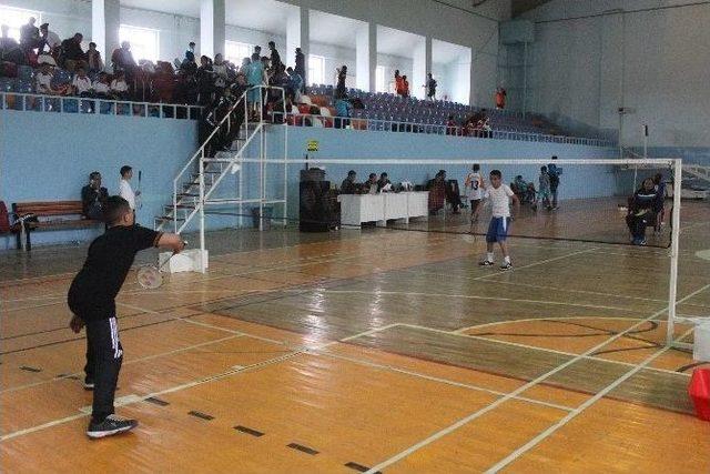 Badminton Küçükler Grup Yarışmaları Başladı