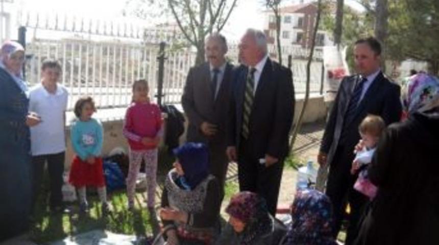 Kamil Sara&ccedil;oğlu, &Uuml;mran Aygen İlk Ve Orta Okulu&rsquo;nu Ziyaret Etti