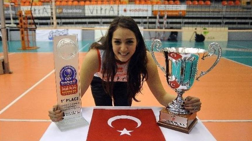 Eczacıbaşı Vitra Oyuncuları Zirvede Kalmak İstiyor