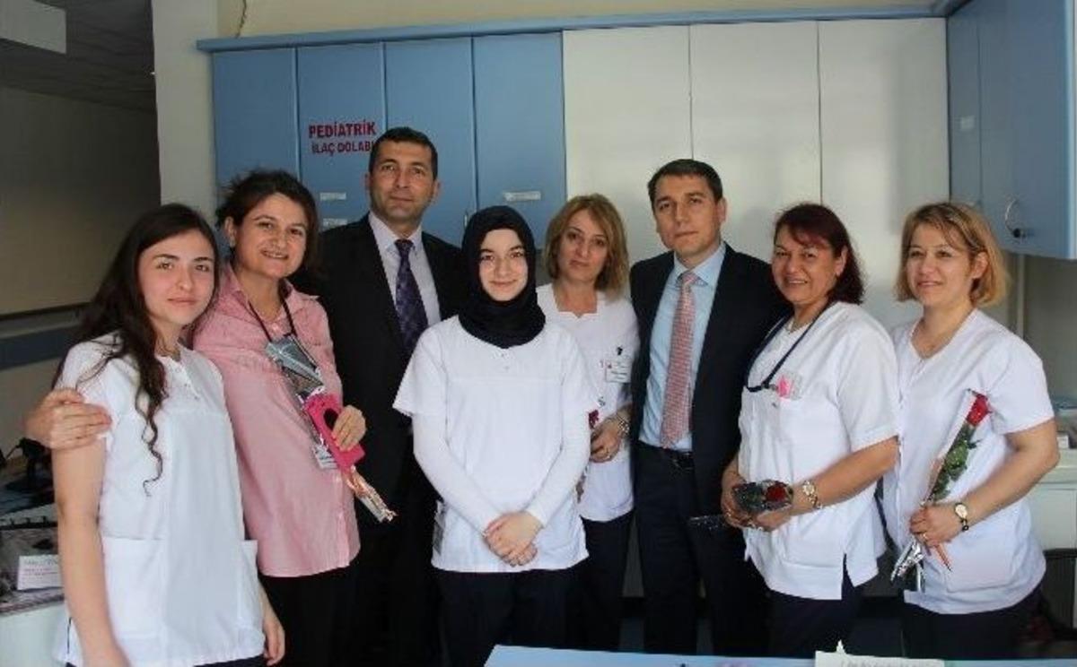 Mehel&rsquo;den Hemşirelere &Ccedil;i&ccedil;ek