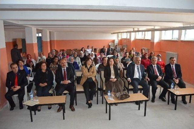 &rsquo;7-12 Yaş Aile Eğitimi&rsquo; Kursiyerleri Sertifikalarını Aldı 1