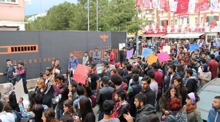 Muğla &Uuml;niversitesi'nde &Ccedil;ıkan Olaylarda 10 &Ouml;ğrenci Yaralandı