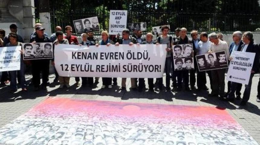 Galatasaray'da 'kenan Evren' Protestoları